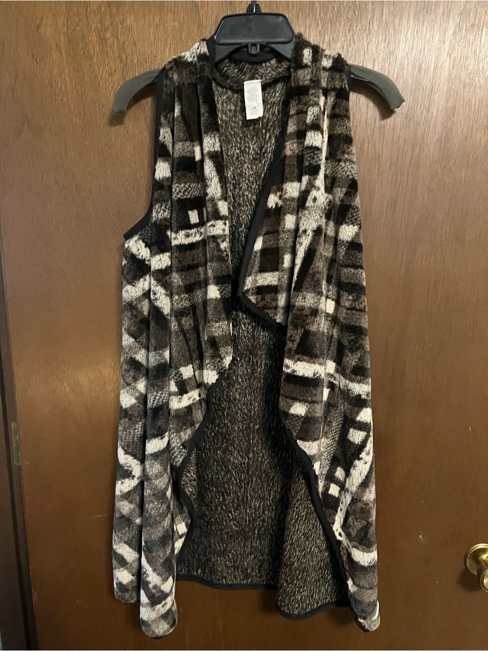 Plaid Open-Front Sleeveless Knit Vest - Black & Gray